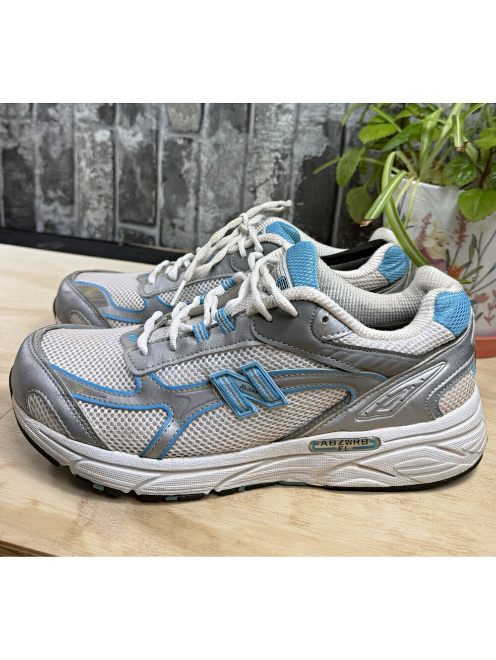 New Balance 883 Gray/Blue/White Low Top Lace-Up Mesh Sneaker Rubber WR883CU